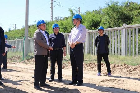 省國資委監(jiān)事會副主任王文斌一行天工公司子洲項目進(jìn)行調(diào)研