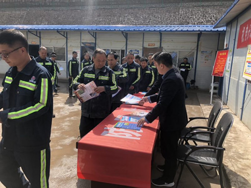 陜煤建設(shè)機(jī)電安裝公司開(kāi)展“安全咨詢?nèi)铡被顒?dòng)