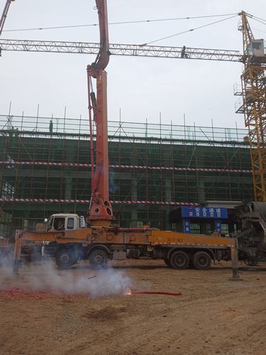 陜煤建設(shè)韓城分公司土建十項(xiàng)目部承建的陜西涌鑫礦業(yè)有限公司沙梁礦井消防救護(hù)隊(duì)工程主體順利封頂