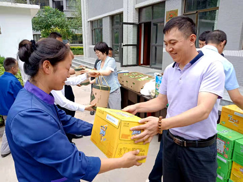 陜煤建設(shè)公司：高溫慰問送清涼，防暑降溫暖人心