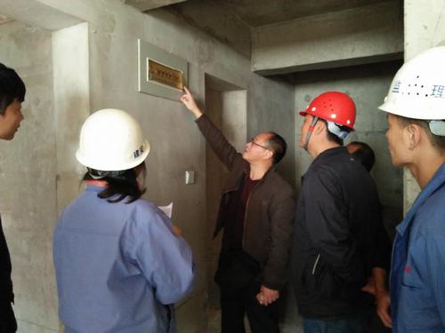 陜煤建設銅煤公司第三項目部承建的銅煤一號雪松林4、5#樓順利通過竣工驗收