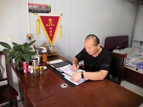 “有擔(dān)當、有作為”的鐵軍隊長