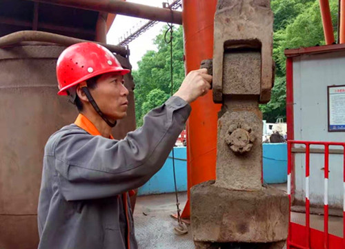 陜煤建設(shè)礦建三公司關(guān)山項(xiàng)目部“四個(gè)強(qiáng)化”保汛期立井大型機(jī)電設(shè)備安全運(yùn)轉(zhuǎn)