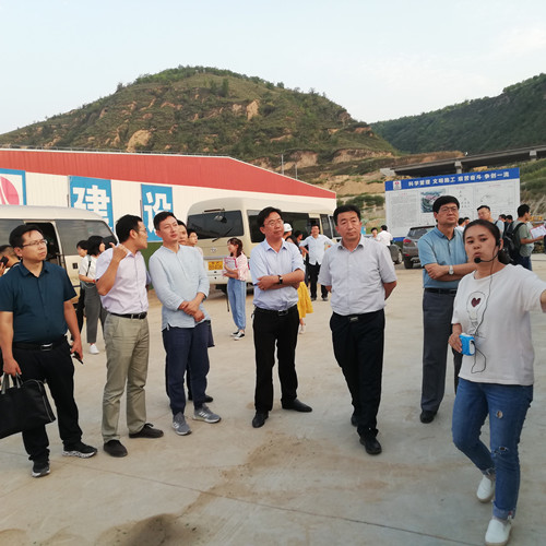 國(guó)家衛(wèi)生健康委宣傳司新聞網(wǎng)絡(luò)處處長(zhǎng)劉哲峰一行至清澗北國(guó)棗業(yè)紅棗深加工項(xiàng)目進(jìn)行調(diào)研采訪