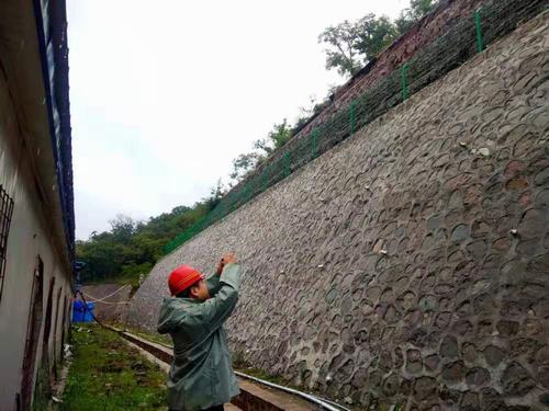 陜煤建設(shè)礦建二公司冶坪項(xiàng)目部開展“雨季三防”專項(xiàng)檢查活動(dòng)