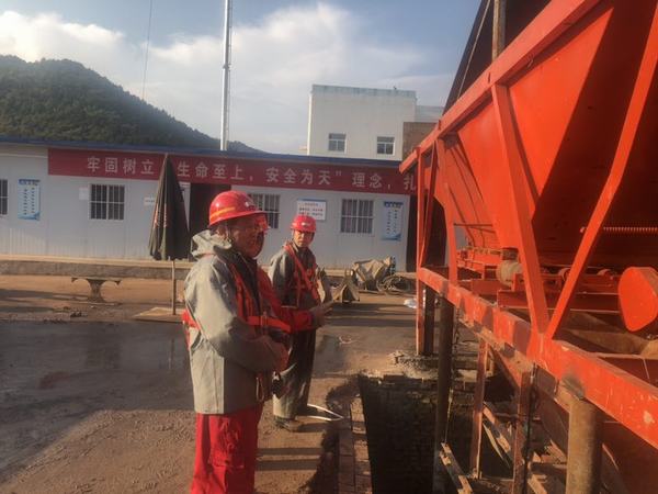 陜煤建設(shè)礦建二公司“保平安迎大慶”，大力開展節(jié)前安全大檢查