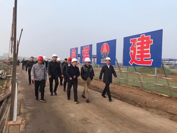渭南市常務副市長楊武民、開沃新能源汽車集團副董事長丁星勝一行現場推進渭南南京金龍項目建設