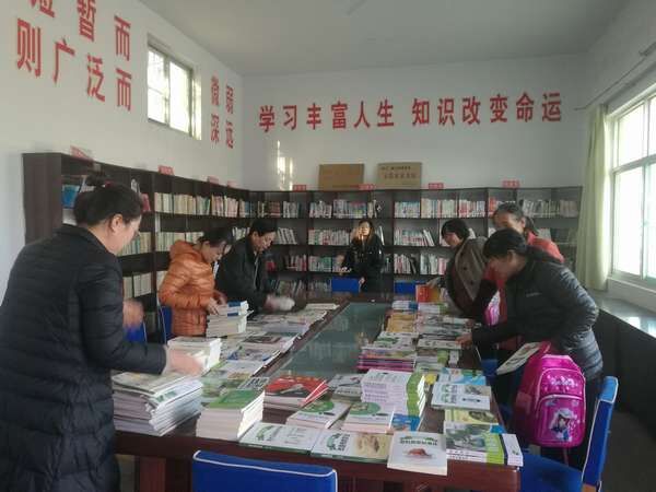 陜煤建設澄合分公司幫扶建立“農(nóng)家書屋” 爭做愛心企業(yè)