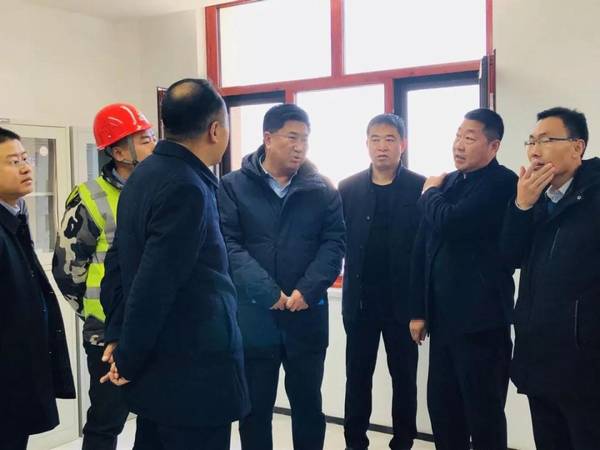 靖邊縣縣委書記劉維平一行蒞臨陜煤建設(shè)銅煤公司承建的靖邊金地華府項目調(diào)研指導工作