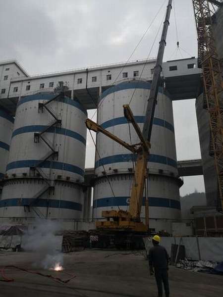 陜煤建設(shè)澄合分公司第三項(xiàng)目部承建的胡家河新增混煤倉鋼結(jié)構(gòu)吊裝工程順利完成