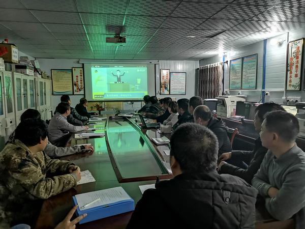 嚴(yán)明節(jié)日紀(jì)律敲響廉潔警鐘