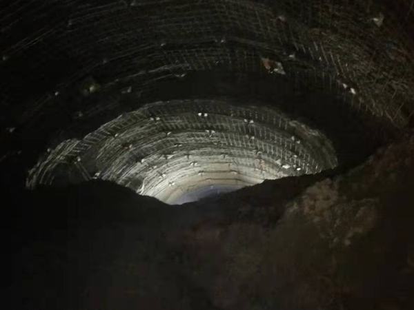 陜煤建設(shè)礦建二公司小保當(dāng)二號煤礦2-2煤回風(fēng)大巷（二）工程（南段）順利貫通