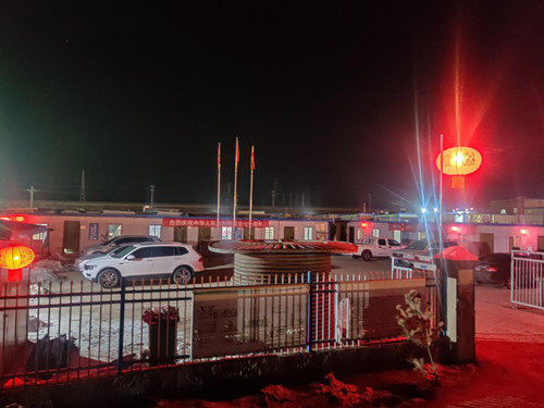 陜煤建設(shè)機(jī)電安裝公司曹家灘項(xiàng)目部張燈結(jié)彩、歡聲笑語過新年