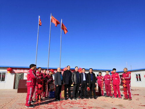 王明智、王寧春節(jié)看望慰問一線職工