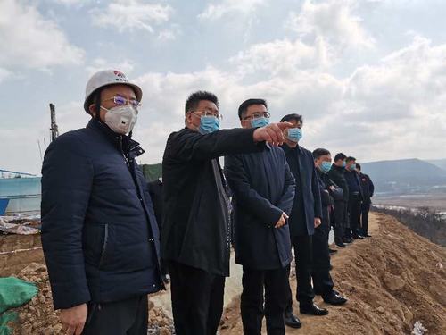 彬州市委書記鐘偉、副市長馮永勝蒞臨銀西高鐵彬州東站前廣場項目現(xiàn)場檢查推進復(fù)工工作