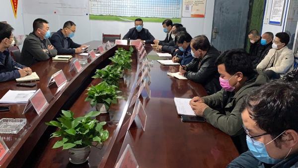 陜煤建設礦建二公司小保當三項目部戰(zhàn)疫情抓安全把牢班組管理“第一關(guān)”