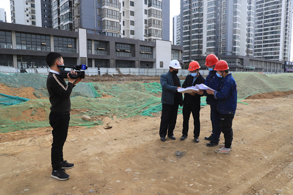 陜煤建設漢中分公司金華路項目受到漢中市新聞電視臺采訪