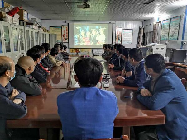 陜煤建設(shè)礦建二公司組織觀看“中國(guó)夢(mèng)·勞動(dòng)美”5·1特別節(jié)目