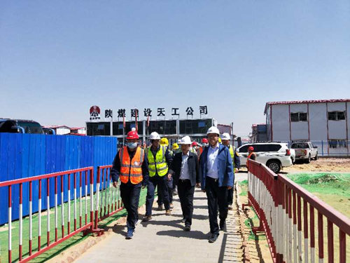 榆林化學(xué)公司董事長宋世杰蒞臨天工公司1、2#宿舍檢查指導(dǎo)工作