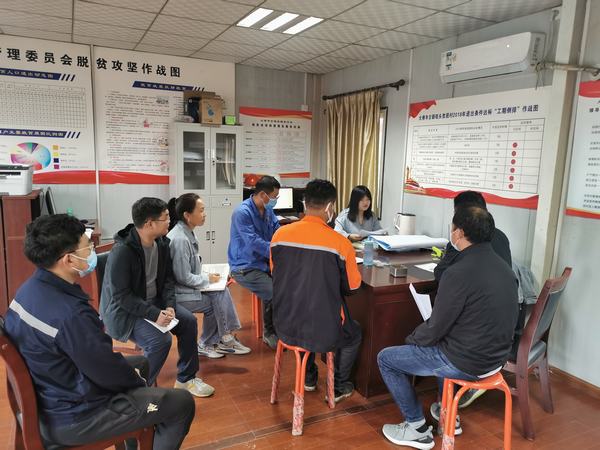 陜煤建設(shè)韓城分公司土建十二項(xiàng)目部：學(xué)習(xí)貫徹《保障農(nóng)民工工資支付條例》讓農(nóng)民工不再“煩薪憂酬”