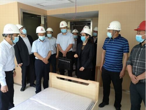 陜煤實業(yè)集團董事長胡守平、總經(jīng)理劉文蒞臨西煤機養(yǎng)老院項目部檢查指導(dǎo)工作