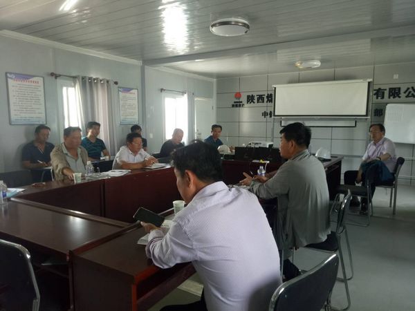 中儲(chǔ)糧項(xiàng)目指揮部技術(shù)總工牛茂盛蒞臨陜煤建設(shè)天工公司承建的中儲(chǔ)糧項(xiàng)目部指導(dǎo)工作