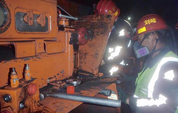 陜煤建設(shè)掘進公司：設(shè)備維護火力全開 保障“一機雙巷”創(chuàng)紀錄