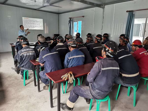 陜煤建設(shè)礦建二公司:把習(xí)近平總書記關(guān)于安全生產(chǎn)重要論述帶到班組去