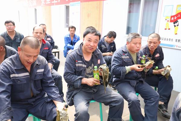 陜煤建設礦建二公司:“粽”情端午艾香情長