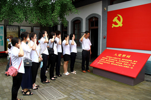 傳承革命精神  爭做時代先鋒