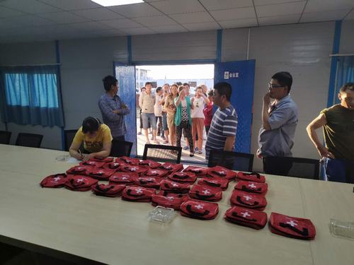 陜煤建設(shè)銅煤公司榆林項(xiàng)目部開(kāi)展獨(dú)具特色的“送清涼保安全”活動(dòng)