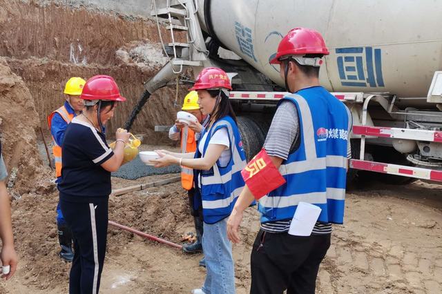 “炎值”爆表！看陜煤建設(shè)韓城分公司土建二項(xiàng)目部如何應(yīng)對(duì)高溫“烤驗(yàn)”