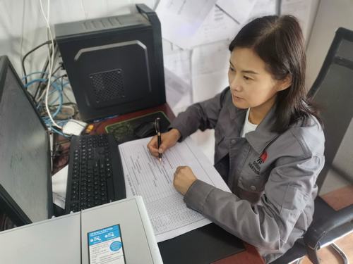 與青春有個“碰撞”，她們在工地綻放