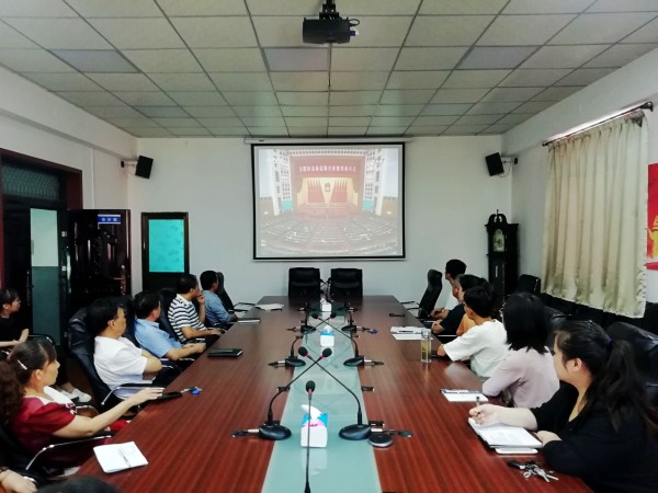 陜煤建設(shè)澄合分公司組織觀看全國(guó)抗擊新冠肺炎疫情表彰大會(huì)引起廣大干部職工強(qiáng)烈反響