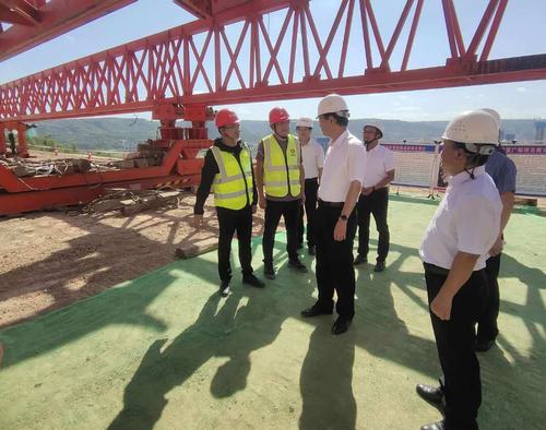 咸陽市紀(jì)檢委書記蒞臨銀西高鐵彬州東站前廣場(chǎng)項(xiàng)目檢查指導(dǎo)工作