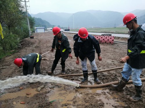 陜煤建設(shè)路橋分公司基層項(xiàng)目部開展應(yīng)急演練備戰(zhàn)“雙節(jié)”