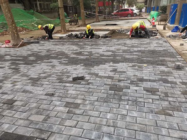 陜煤建設(shè)天工公司土建十五抗洪防雨有序推進“三供一業(yè)”改造項目施工