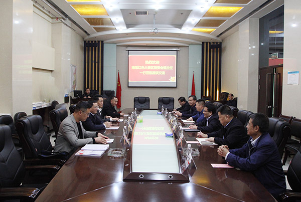 南梁紅色大景區(qū)管委會主任楊添翼一行蒞臨陜煤建設交流座談