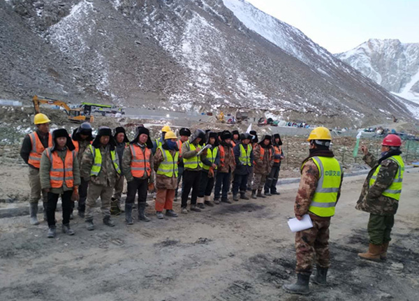 陜煤建設(shè)礦建三公司：開(kāi)好班前會(huì)，彈好安全管理“前奏曲”