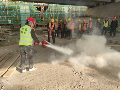 咸陽(yáng)分公司第六項(xiàng)目部積極開(kāi)展消防演練活動(dòng)