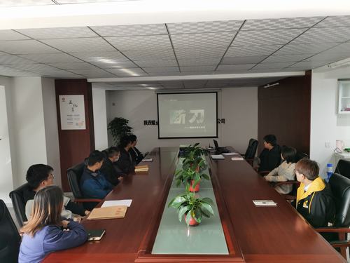 陜煤建設(shè)咸陽分公司組織團(tuán)員觀看抗美援朝紀(jì)錄片《斷刀》