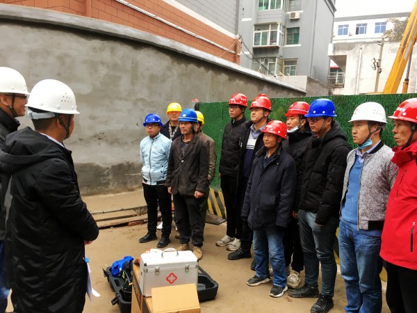 陜煤建設(shè)澄合分公司第十一項(xiàng)目部首次開(kāi)展有限空間應(yīng)急演練“動(dòng)真格”