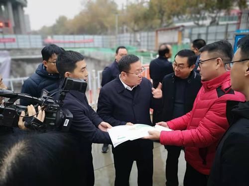 咸陽市副市長王靖深入住建局南廣場地下停車場調(diào)研、視察工作