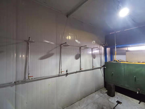 陜煤建設(shè)機(jī)電安裝公司神府項(xiàng)目部?jī)A心打造“溫暖澡堂”