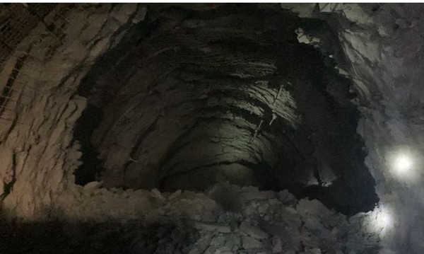 陜煤建設(shè)礦建三公司崔木項(xiàng)目部二號(hào)副立井井底車場(chǎng)平巷順利貫通