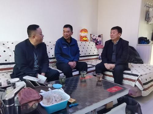 陜煤建設銅煤公司黨政領導春節(jié)前夕慰問困難職工