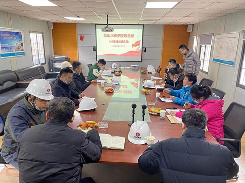 陜煤建設(shè)公司藍(lán)山水岸項(xiàng)目 6#樓及3#、4#、5#獨(dú)立商業(yè)樓順利通過主體驗(yàn)收