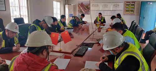 陜煤建設(shè)銅煤公司組織各支部黨員干部學習《中國共產(chǎn)黨黨員權(quán)利保障條例》