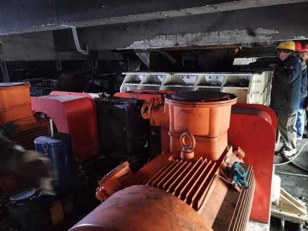 陜煤建設(shè)洗選煤運(yùn)營公司第二項(xiàng)目部胡家河礦動篩車間精煤破碎機(jī)拆除安裝工程順利完工