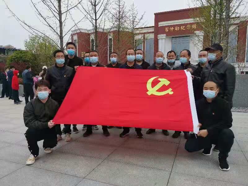 陜煤建設(shè)天工公司土建第十二黨支部開展“祭掃烈士陵園，緬懷革命先烈”主題黨日活動